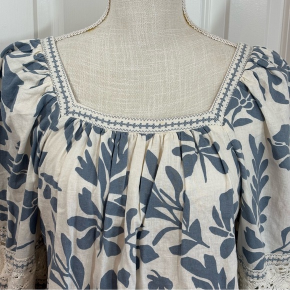 Christian Siriano WM L Shirt Linen Blend Cream Blue Flowers Crochet Trim Boho - Picture 3 of 11